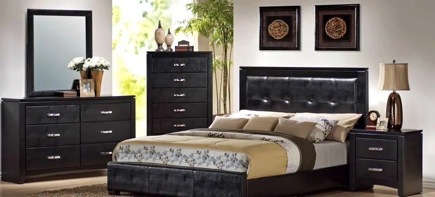 Mobilier de dormitor negru elegant intr-un decor modern si luminos din Chisinau